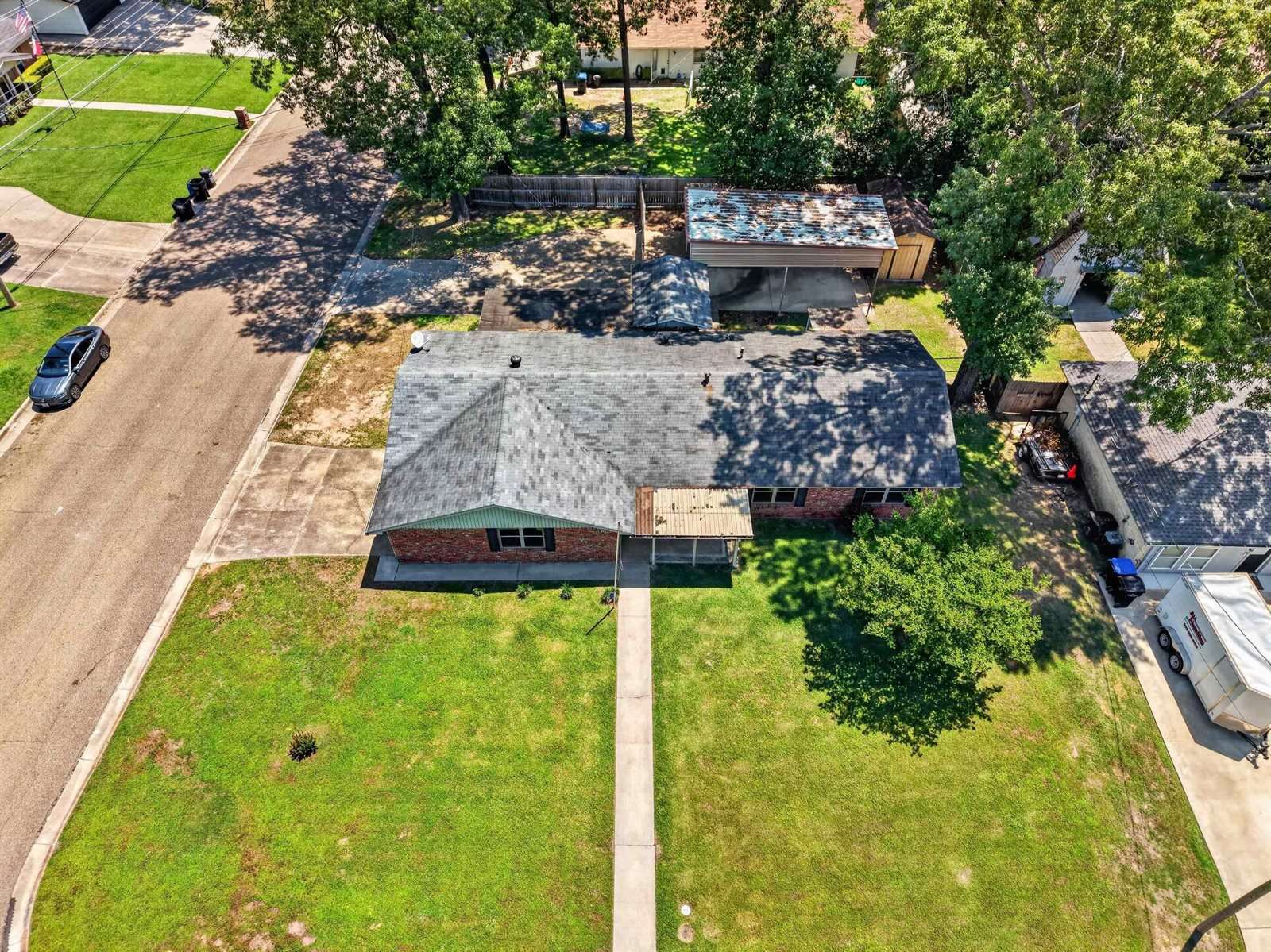 1306 Greenbriar Dr, Longview, TX 75604