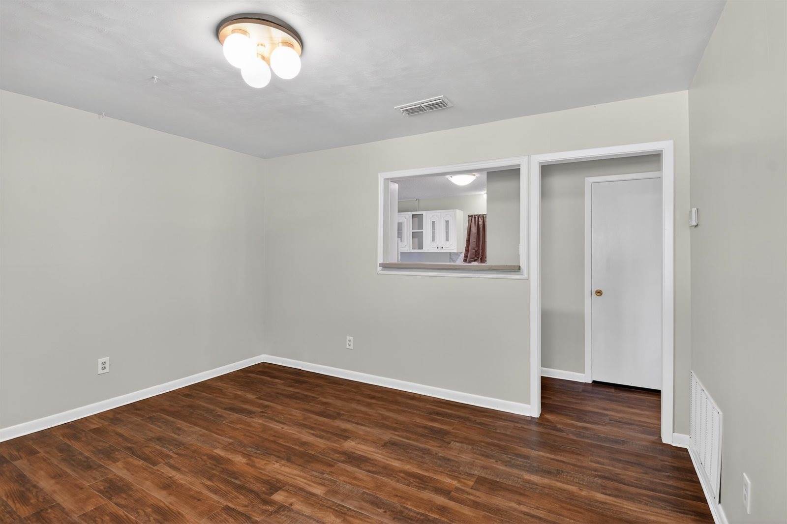 1306 Greenbriar Dr, Longview, TX 75604