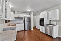 1306 Greenbriar Dr, Longview, TX 75604