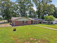 1306 Greenbriar Dr, Longview, TX 75604