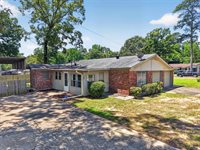 1306 Greenbriar Dr, Longview, TX 75604