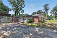 1306 Greenbriar Dr, Longview, TX 75604