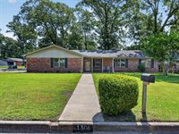 1306 Greenbriar Dr, Longview, TX 75604