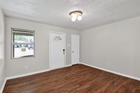 1306 Greenbriar Dr, Longview, TX 75604