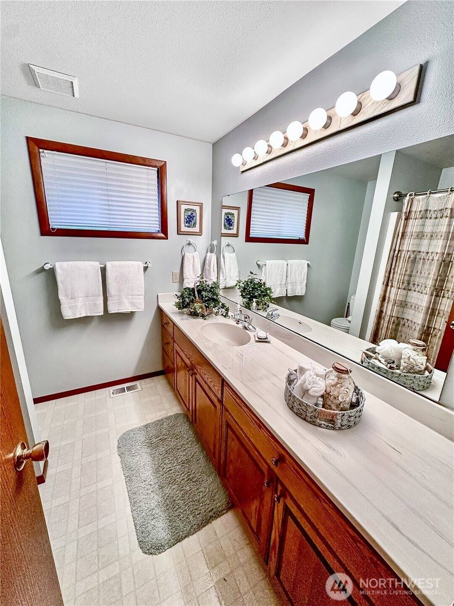 15210 106th Street East, Puyallup, WA 98374