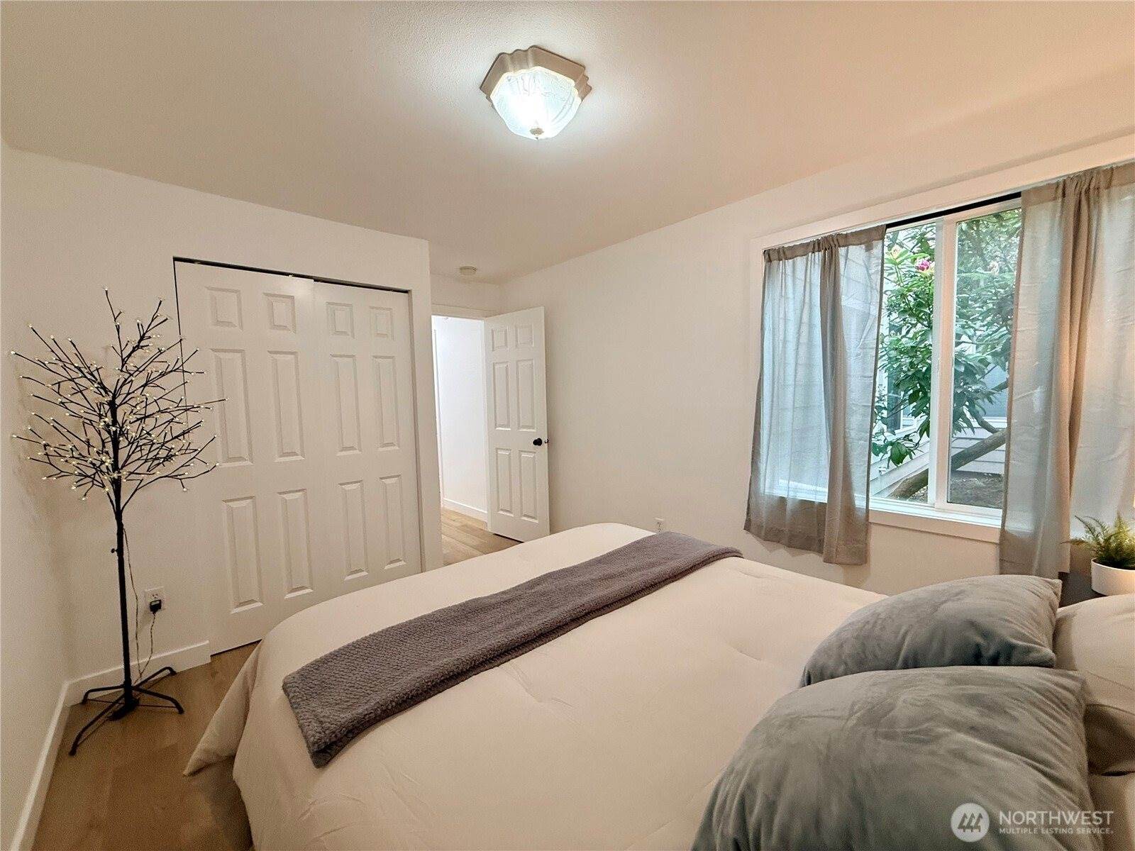 7901 196th Street SW, Edmonds, WA 98026