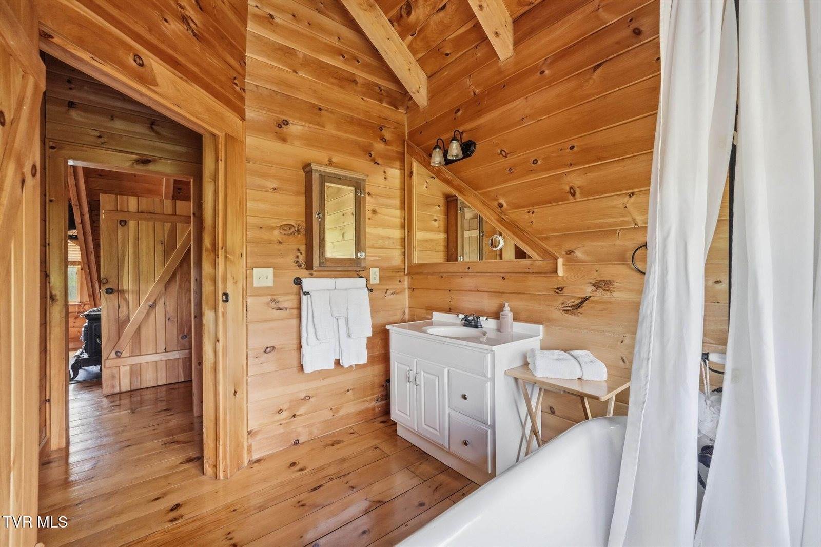 308 Walnut Mountain Farm Loop, Hampton, TN 37658