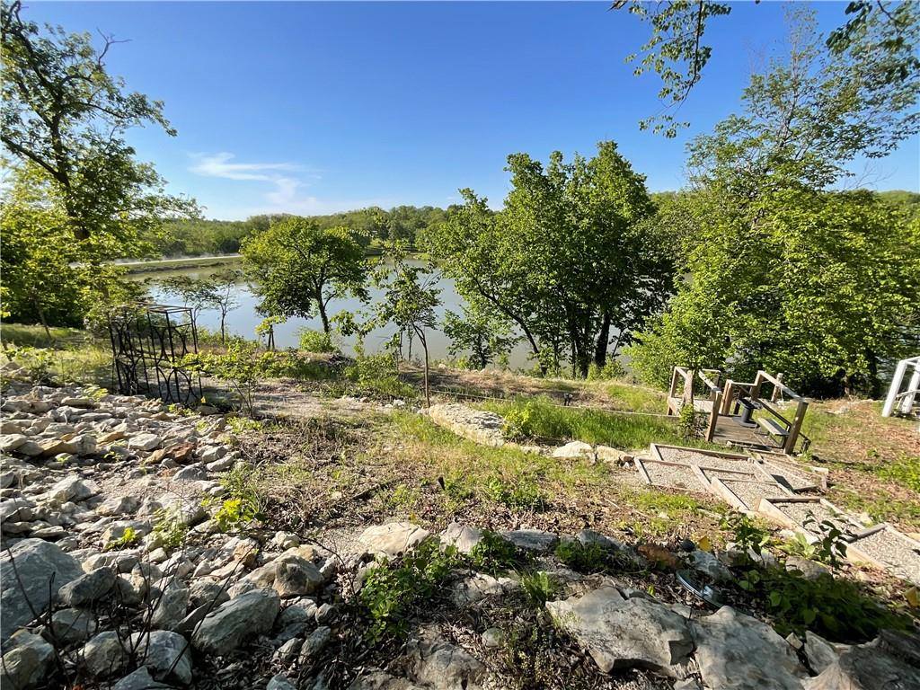 Lakecrest Drive, Excelsior Springs, MO 64024