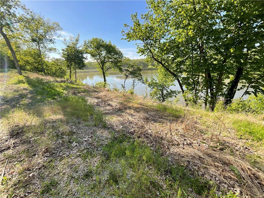 Lakecrest Drive, Excelsior Springs, MO 64024