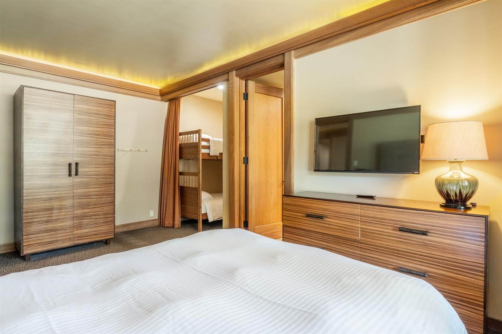 560 Obsidian Pl #1-03, Mammoth Lakes, CA 93546