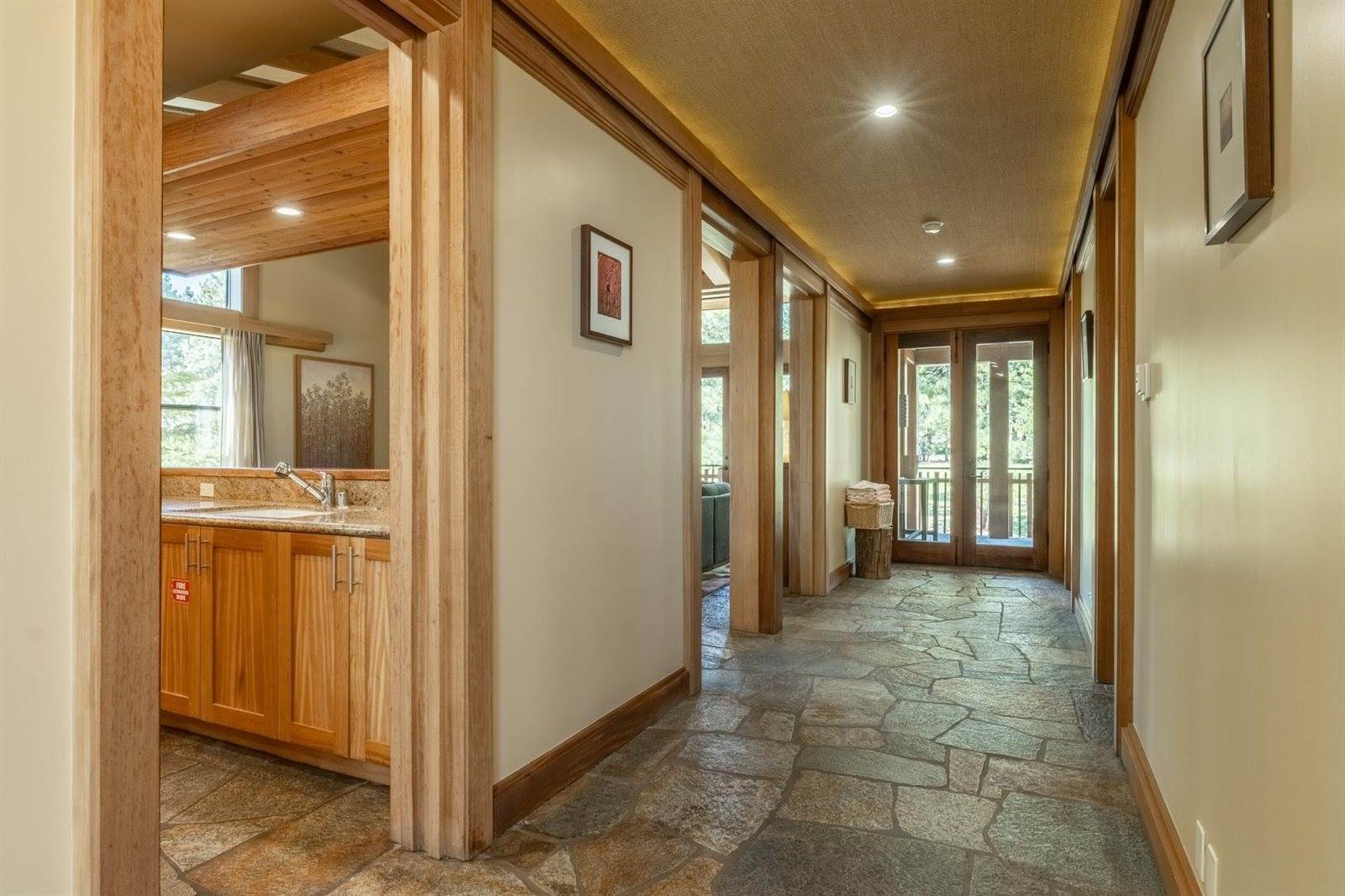 560 Obsidian Pl #1-03, Mammoth Lakes, CA 93546