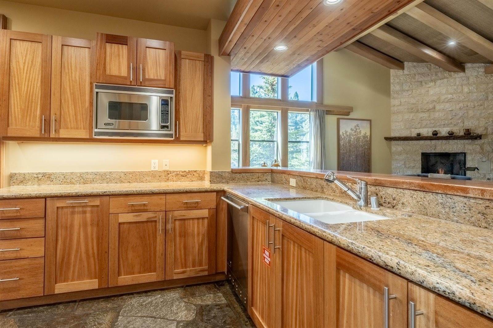 560 Obsidian Pl #1-03, Mammoth Lakes, CA 93546
