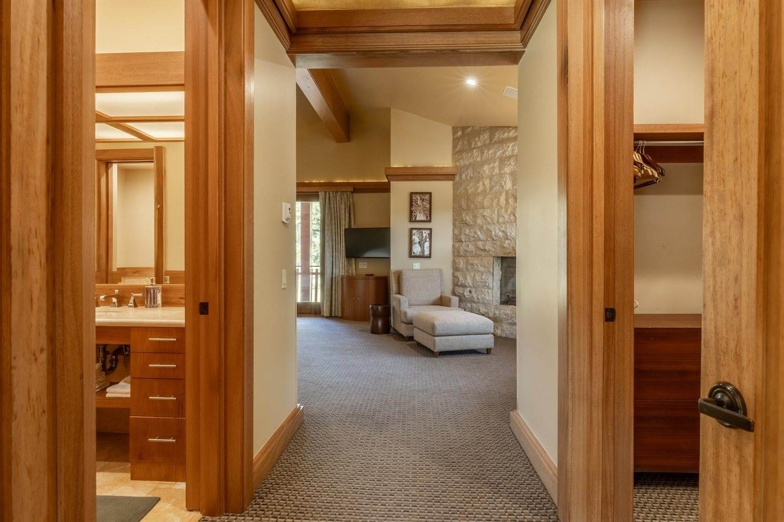 560 Obsidian Pl #1-03, Mammoth Lakes, CA 93546