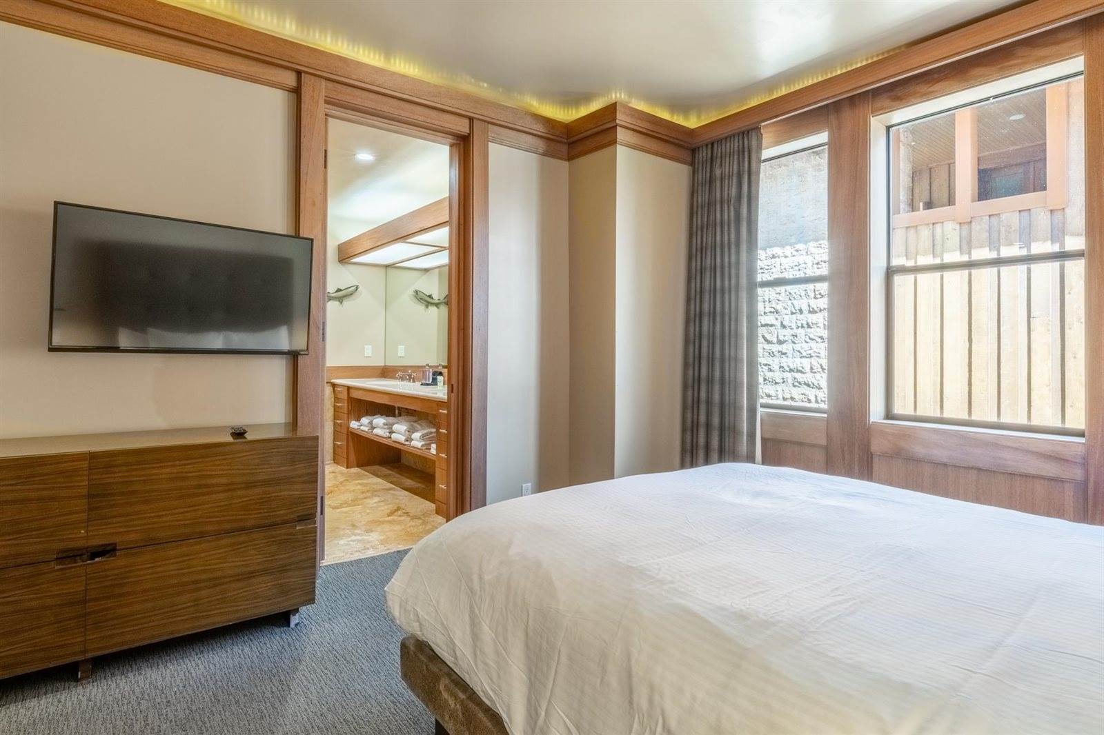560 Obsidian Pl #1-03, Mammoth Lakes, CA 93546