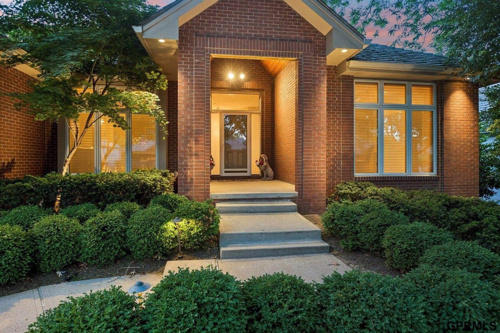 1427 North 133 Street, Omaha, NE 68154