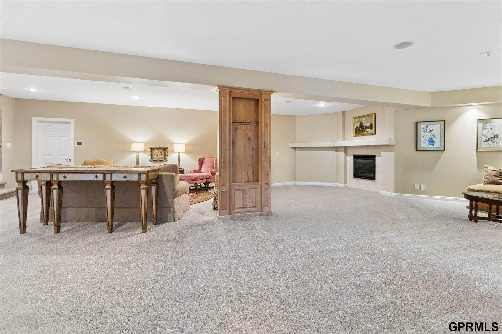 1427 North 133 Street, Omaha, NE 68154