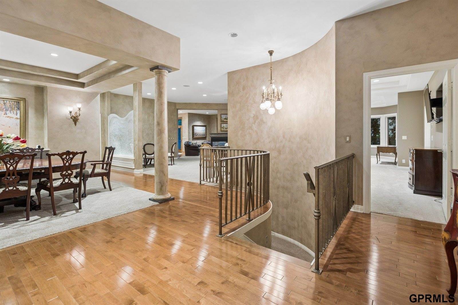 1427 North 133 Street, Omaha, NE 68154