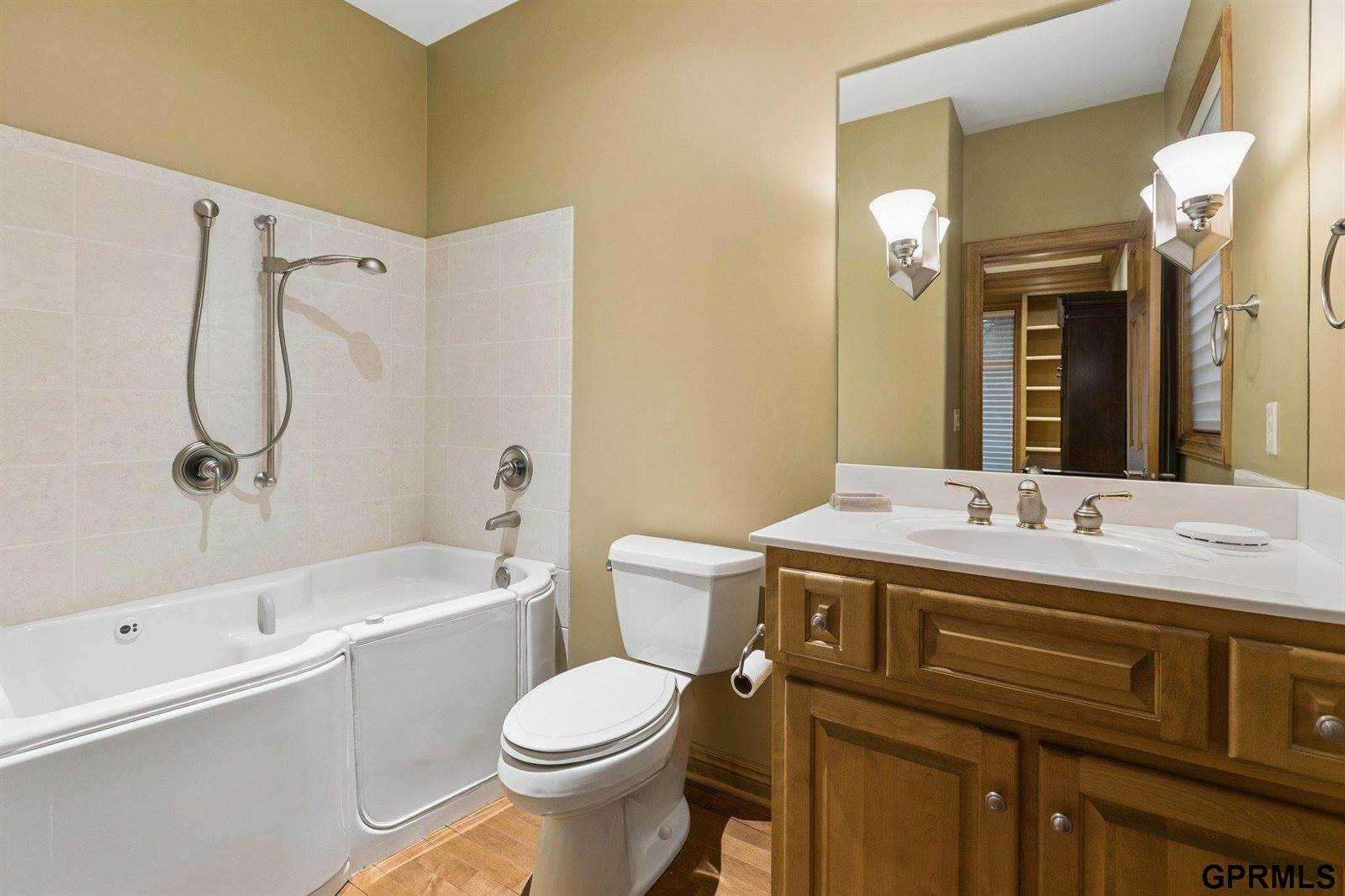 1427 North 133 Street, Omaha, NE 68154
