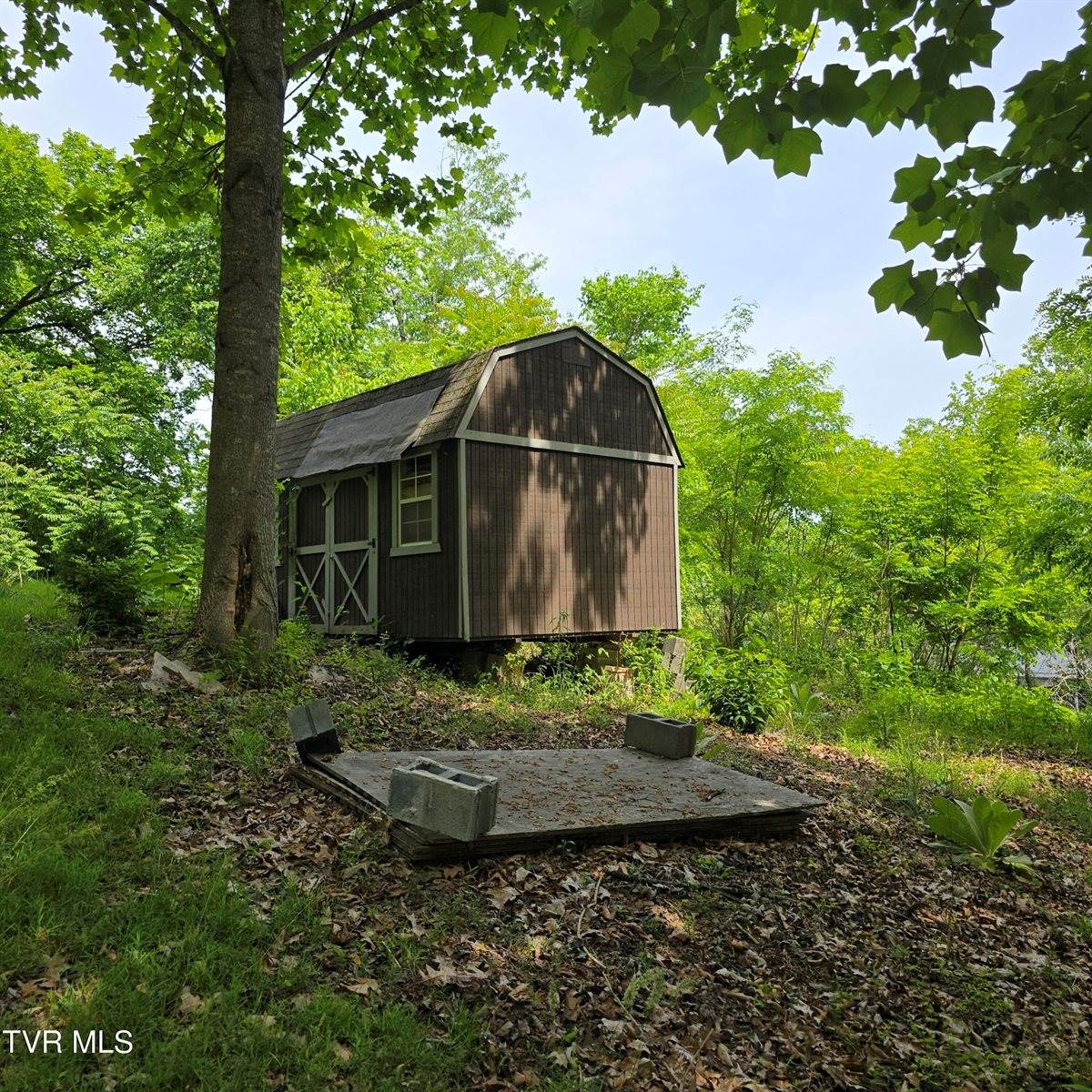 744 Ridge Drive, Piney Flats, TN 37686