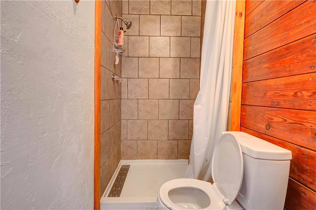 408 South Railroad Avenue, Calvert, TX 77837