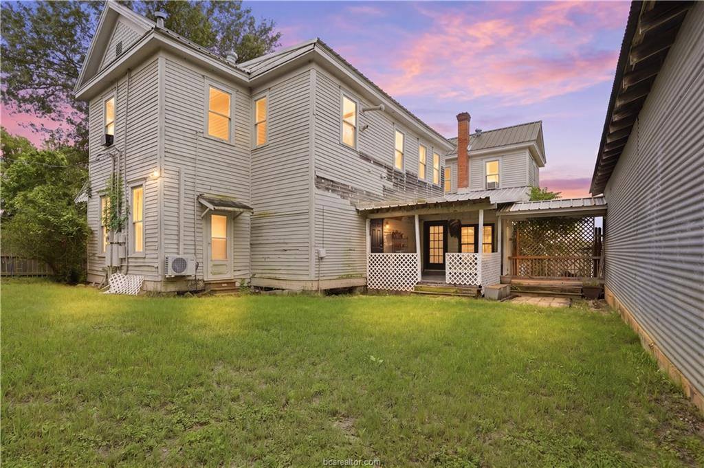 408 South Railroad Avenue, Calvert, TX 77837