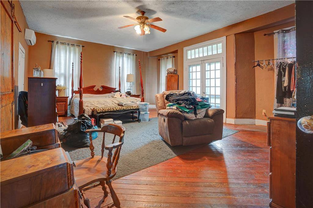 408 South Railroad Avenue, Calvert, TX 77837