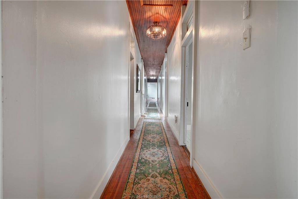 408 South Railroad Avenue, Calvert, TX 77837