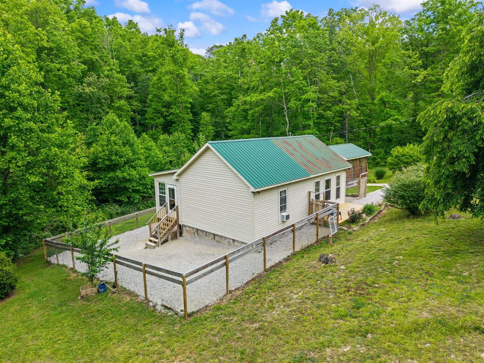 2585 Hazel Patch Road, East Bernstadt, KY 40729