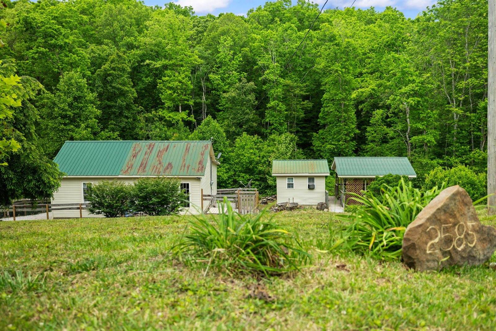 2585 Hazel Patch Road, East Bernstadt, KY 40729