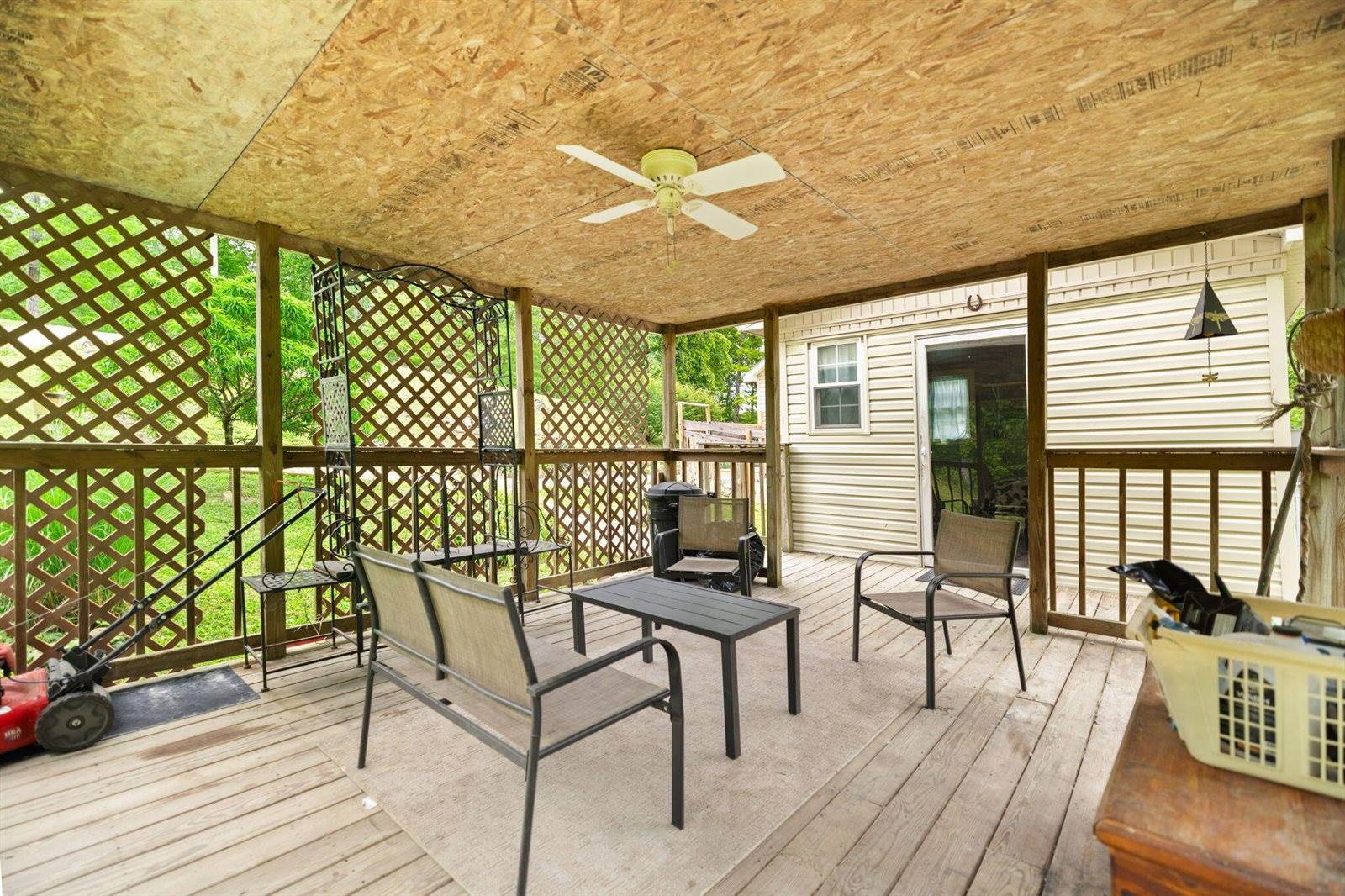 2585 Hazel Patch Road, East Bernstadt, KY 40729