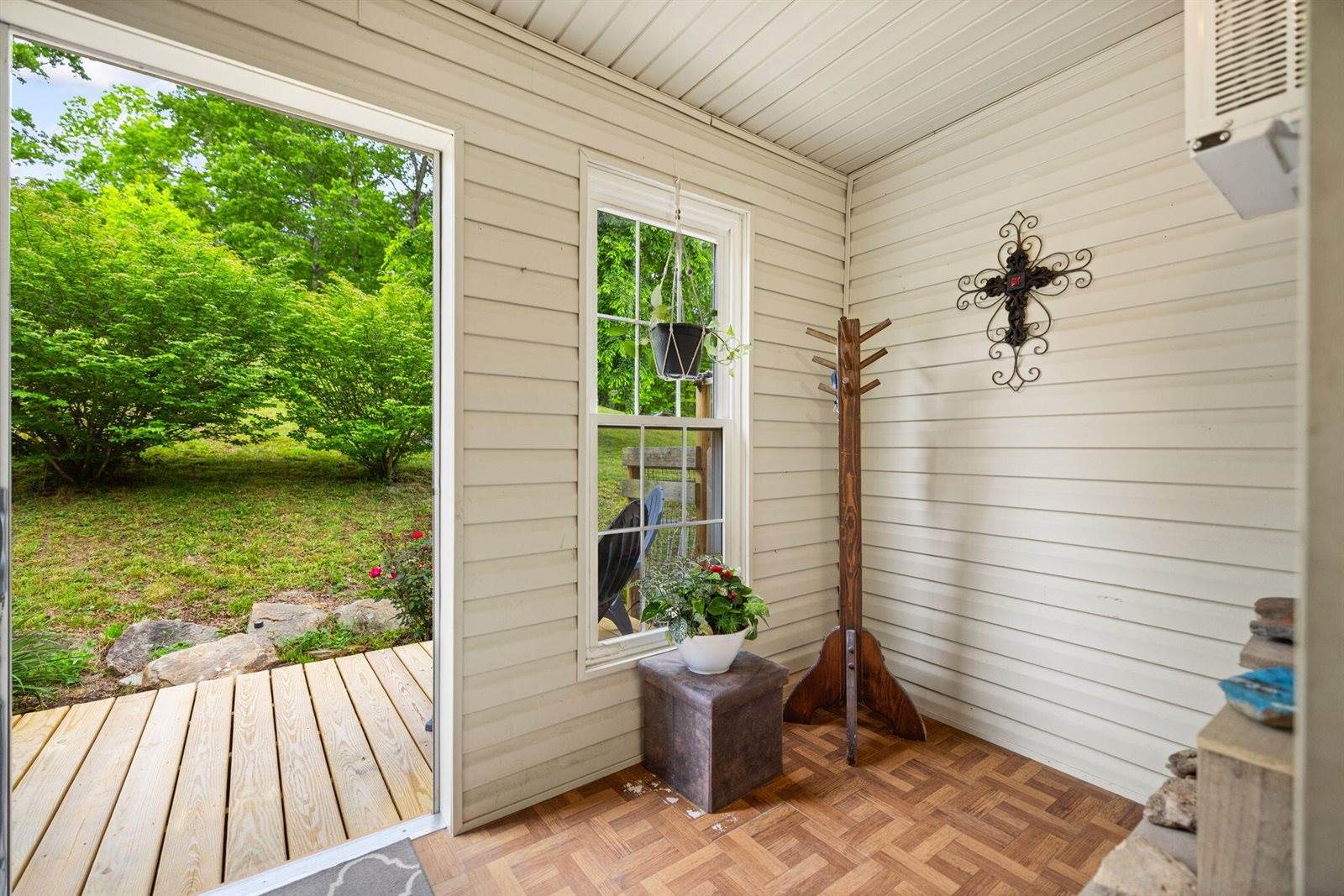 2585 Hazel Patch Road, East Bernstadt, KY 40729