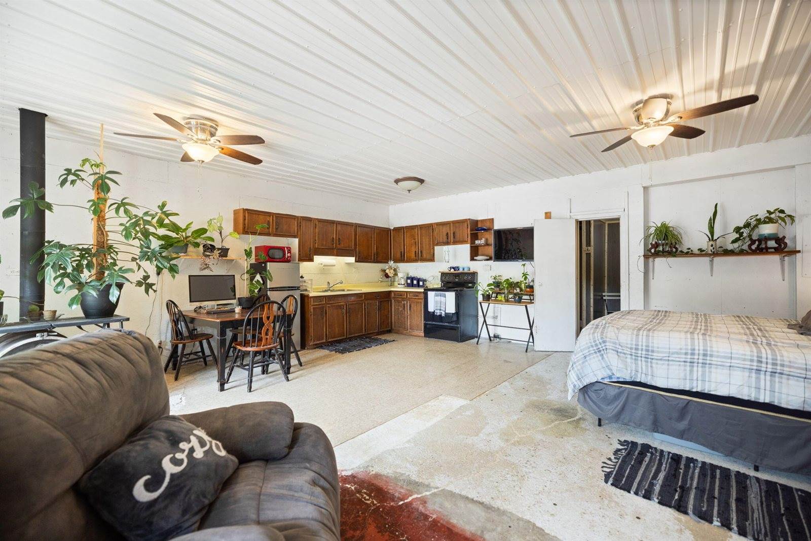 2585 Hazel Patch Road, East Bernstadt, KY 40729
