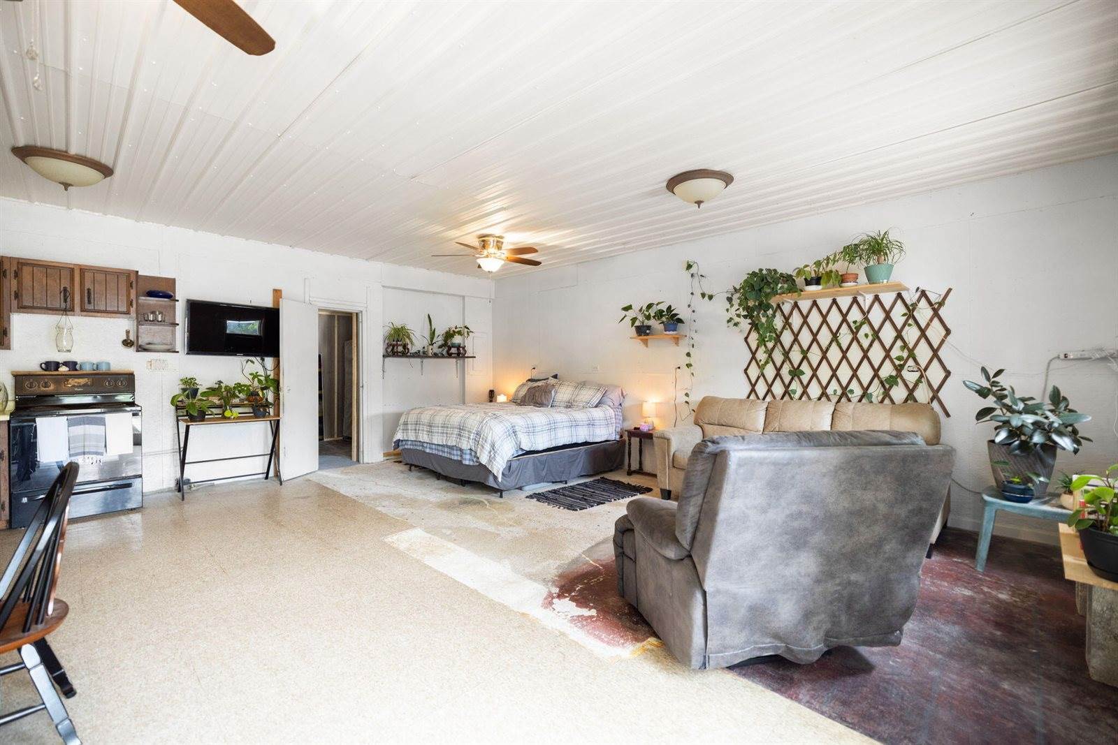 2585 Hazel Patch Road, East Bernstadt, KY 40729