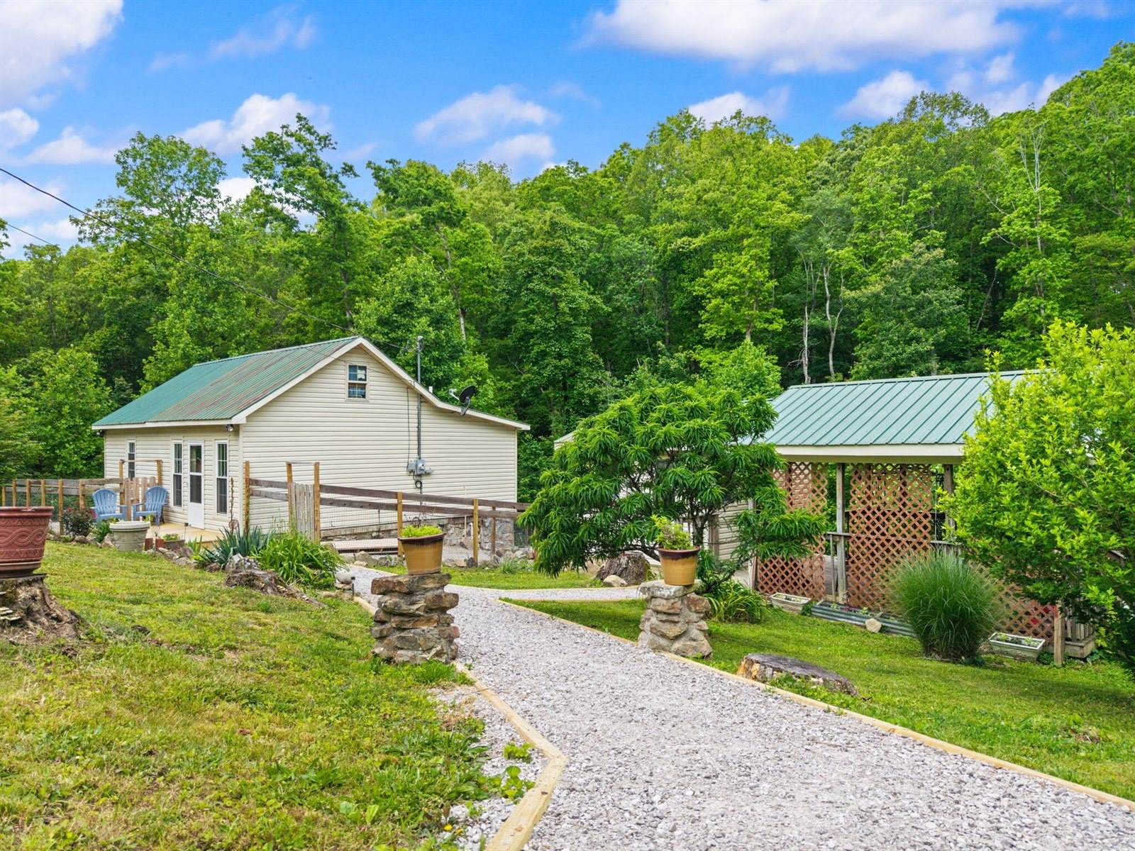 2585 Hazel Patch Road, East Bernstadt, KY 40729