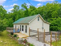 2585 Hazel Patch Road, East Bernstadt, KY 40729