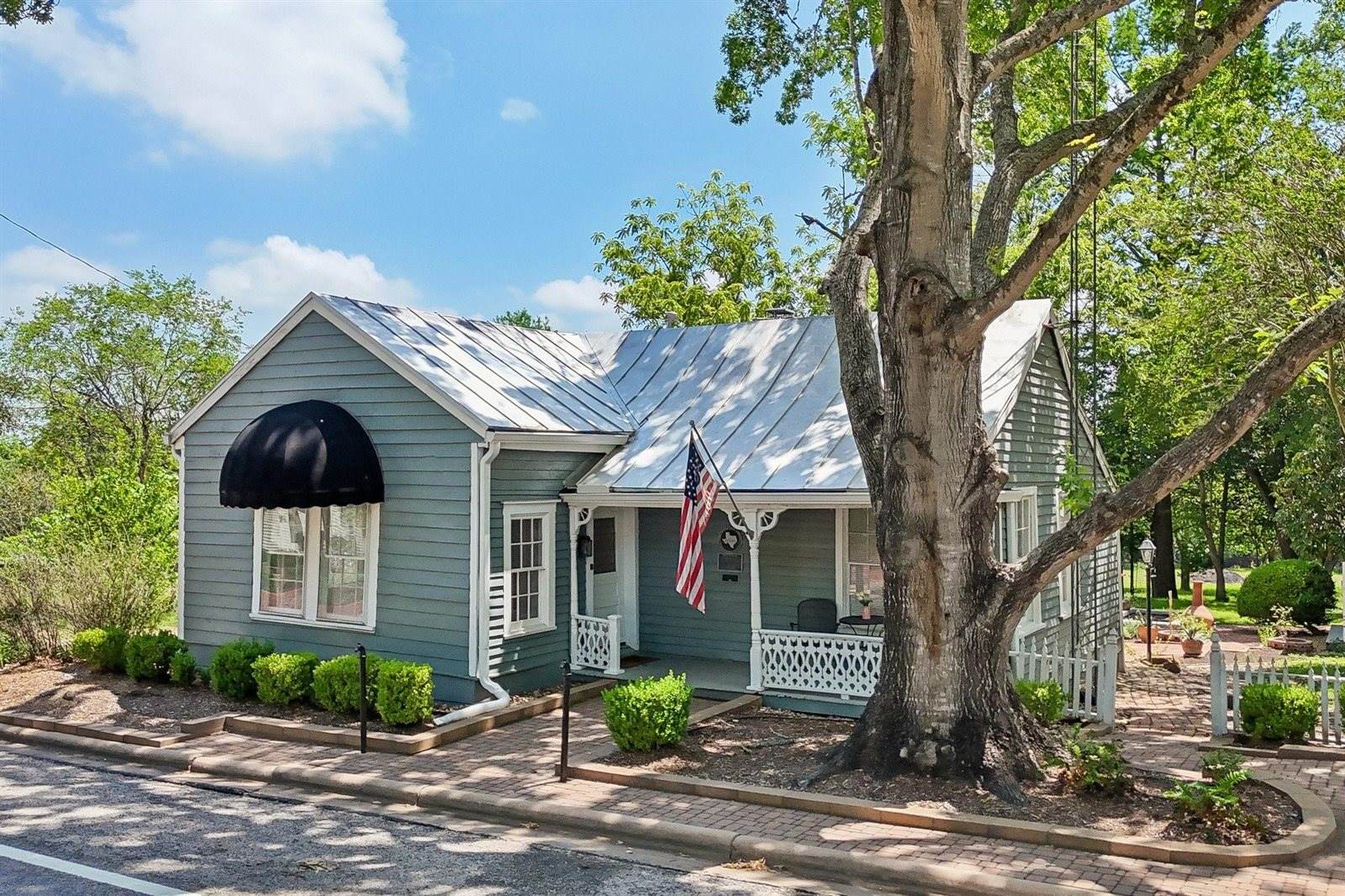 4925 Main Street, Chappell Hill, TX 77426