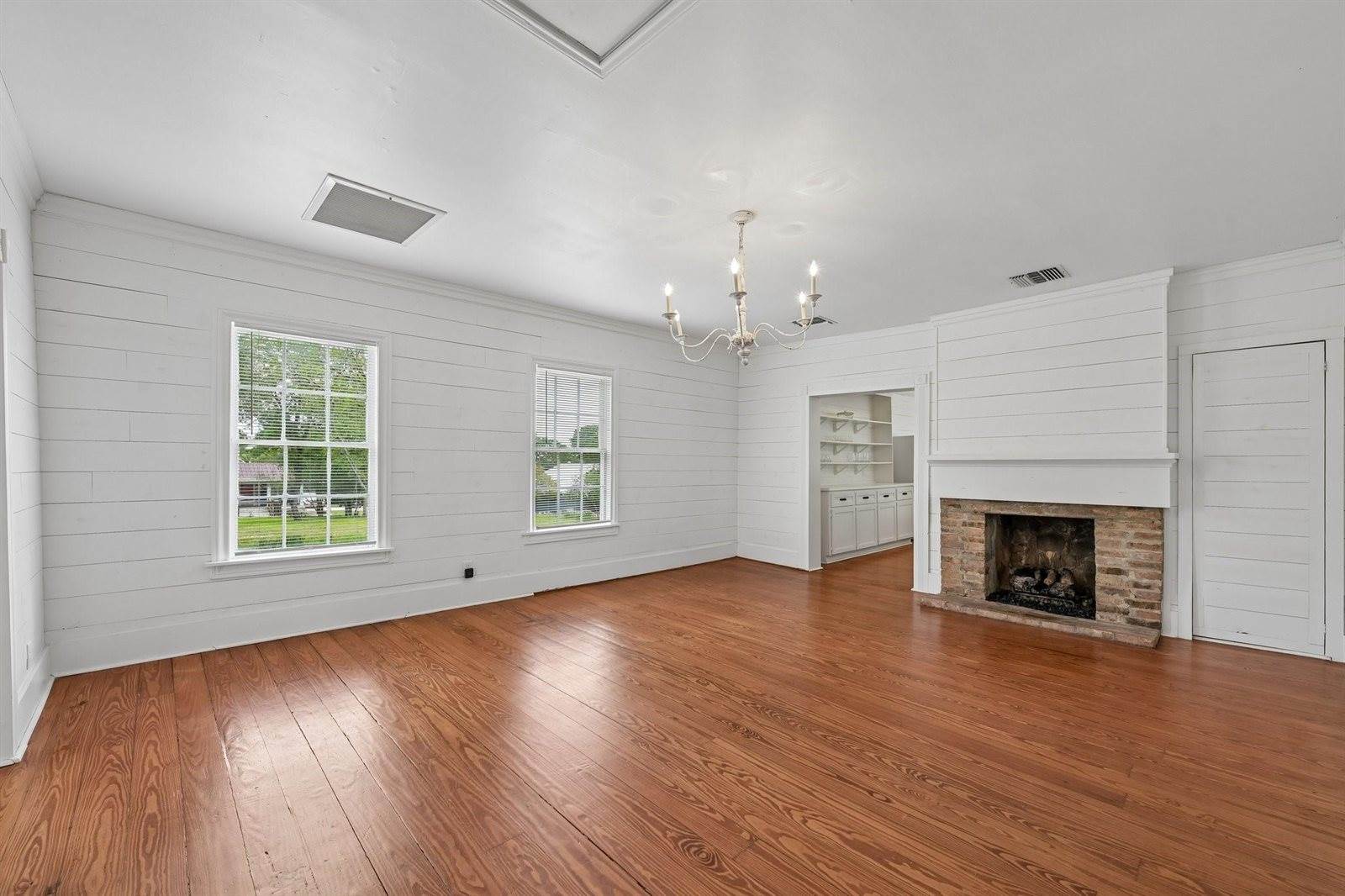 4925 Main Street, Chappell Hill, TX 77426