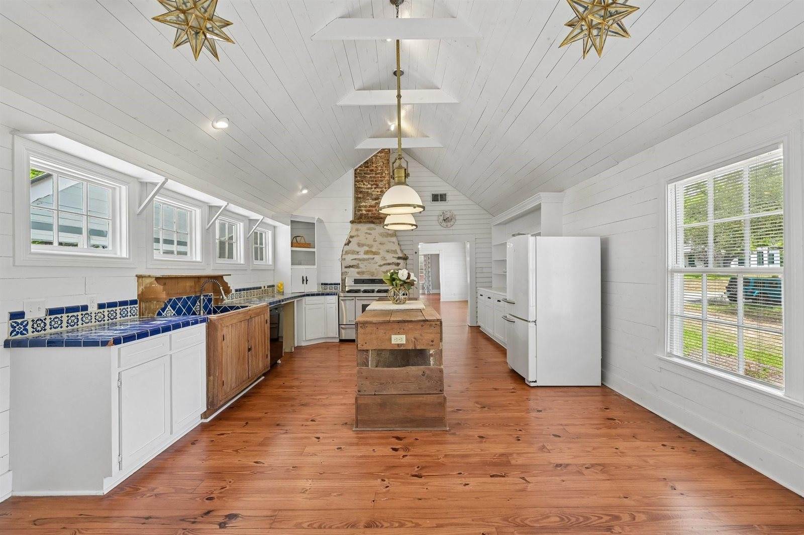 4925 Main Street, Chappell Hill, TX 77426
