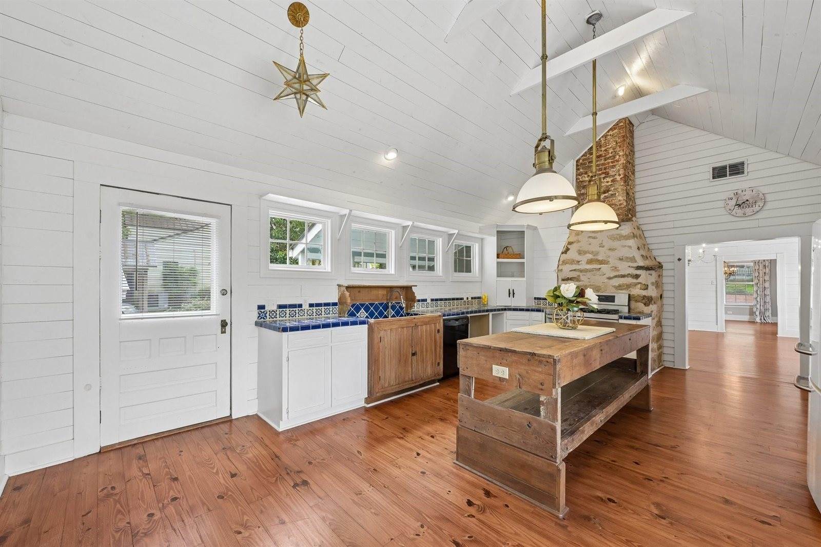 4925 Main Street, Chappell Hill, TX 77426