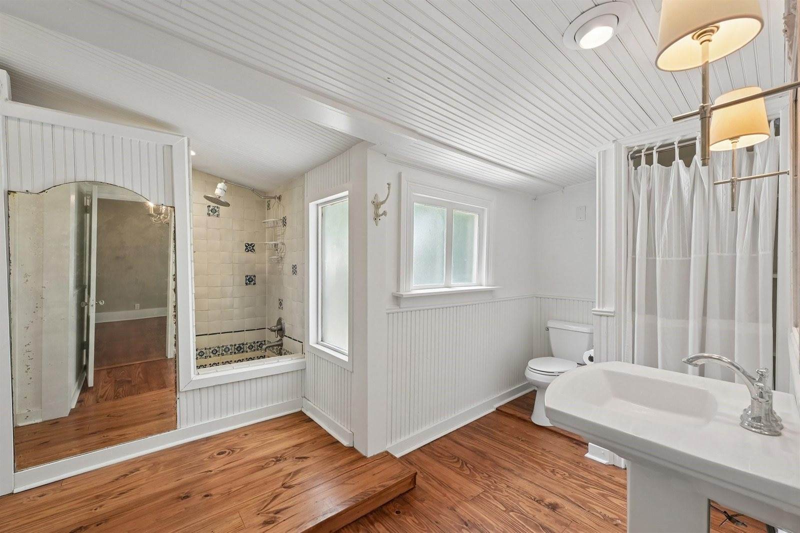 4925 Main Street, Chappell Hill, TX 77426