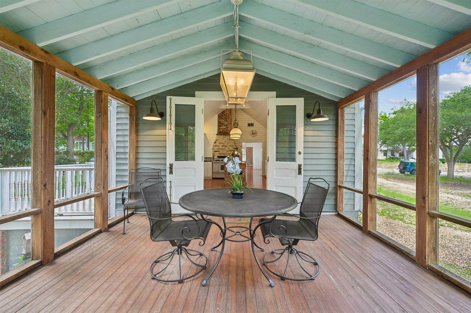 4925 Main Street, Chappell Hill, TX 77426
