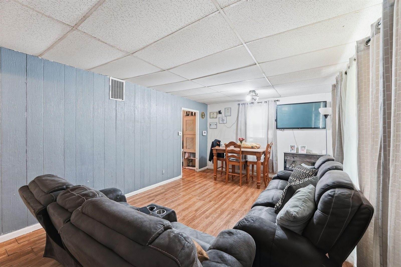 1057 South Hampton Road, Columbus, OH 43227