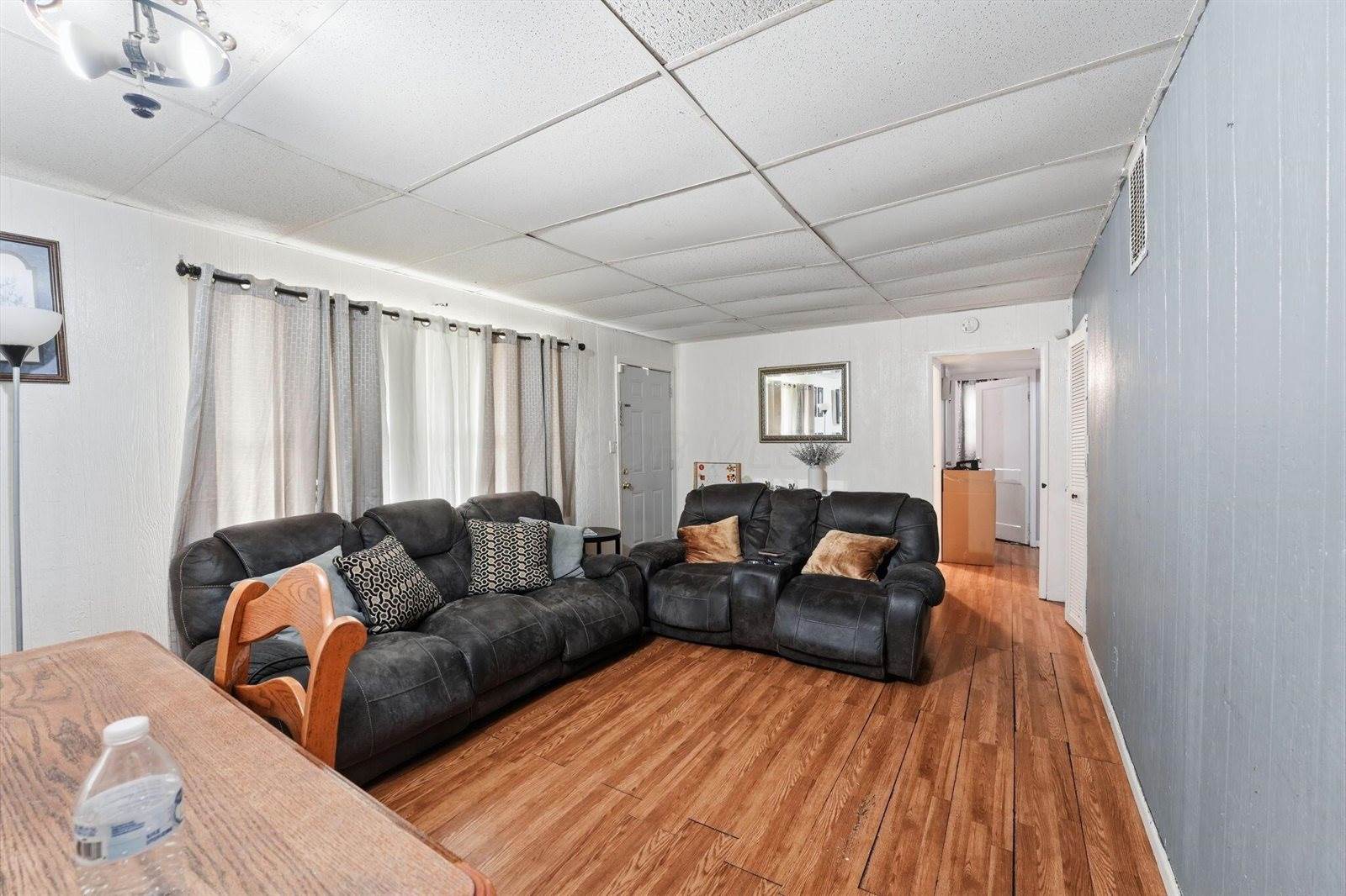 1057 South Hampton Road, Columbus, OH 43227