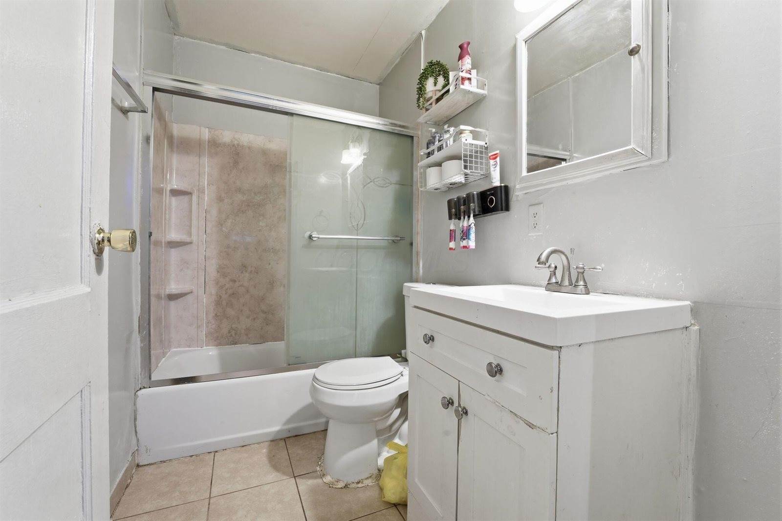 1057 South Hampton Road, Columbus, OH 43227