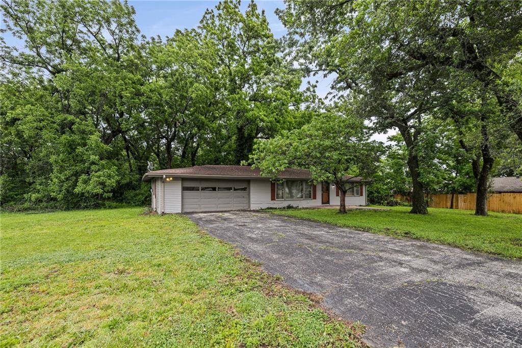 11517 Greenwood Street, Kansas City, MO 64134