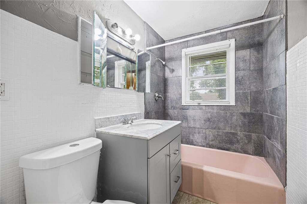 11517 Greenwood Street, Kansas City, MO 64134
