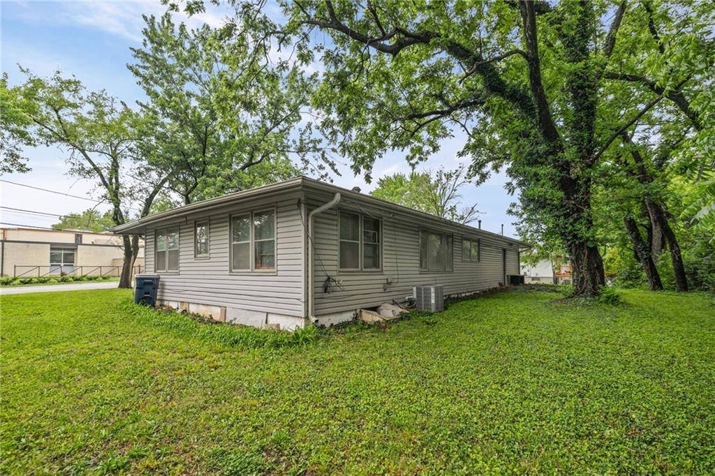11517 Greenwood Street, Kansas City, MO 64134