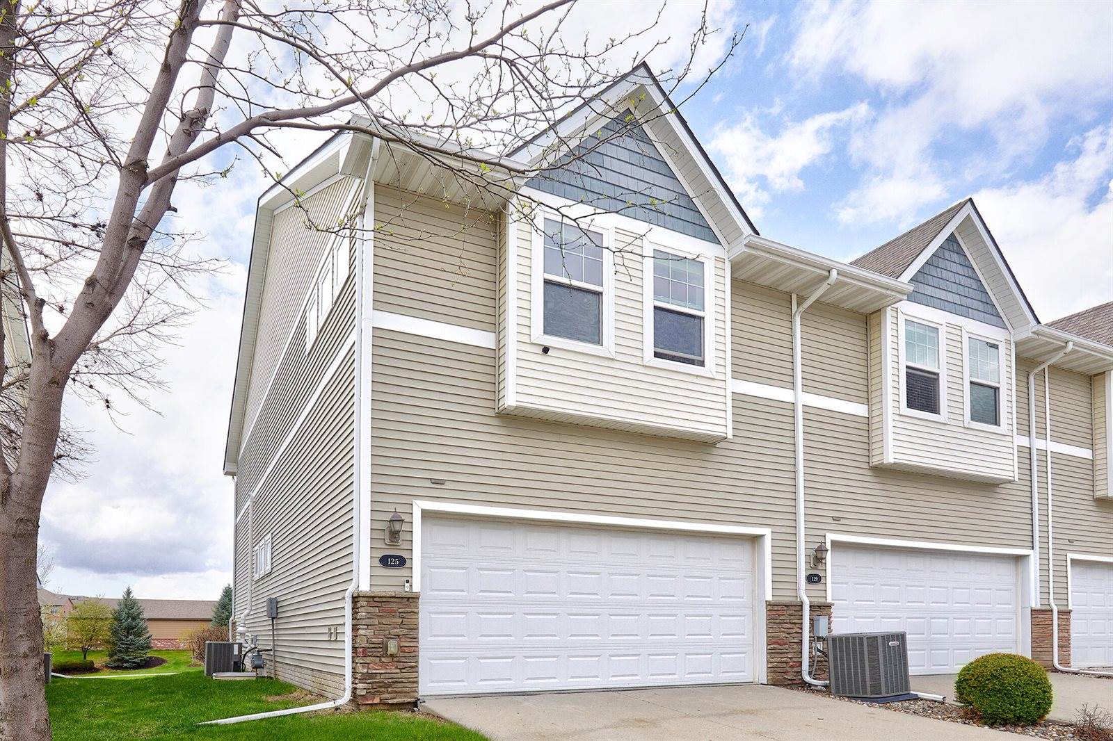 125 64th Street, West Des Moines, IA 50266