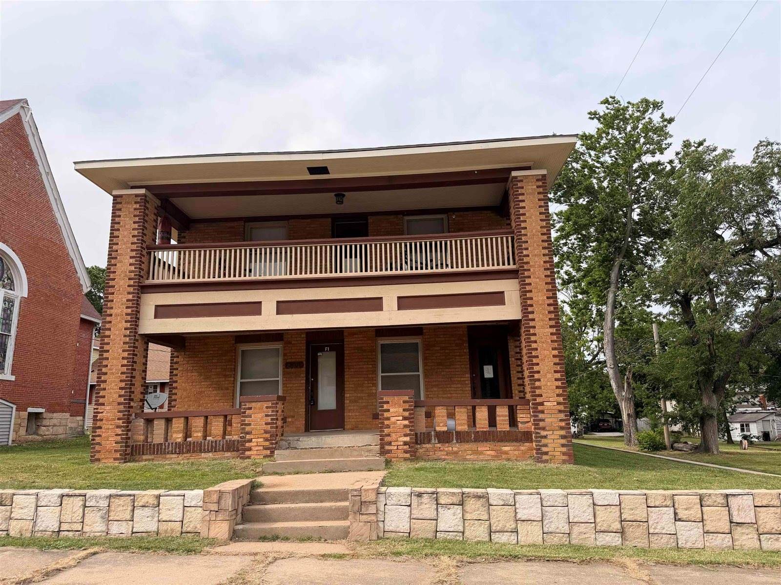 308 East 5th Ave, Arkansas City, KS 67005