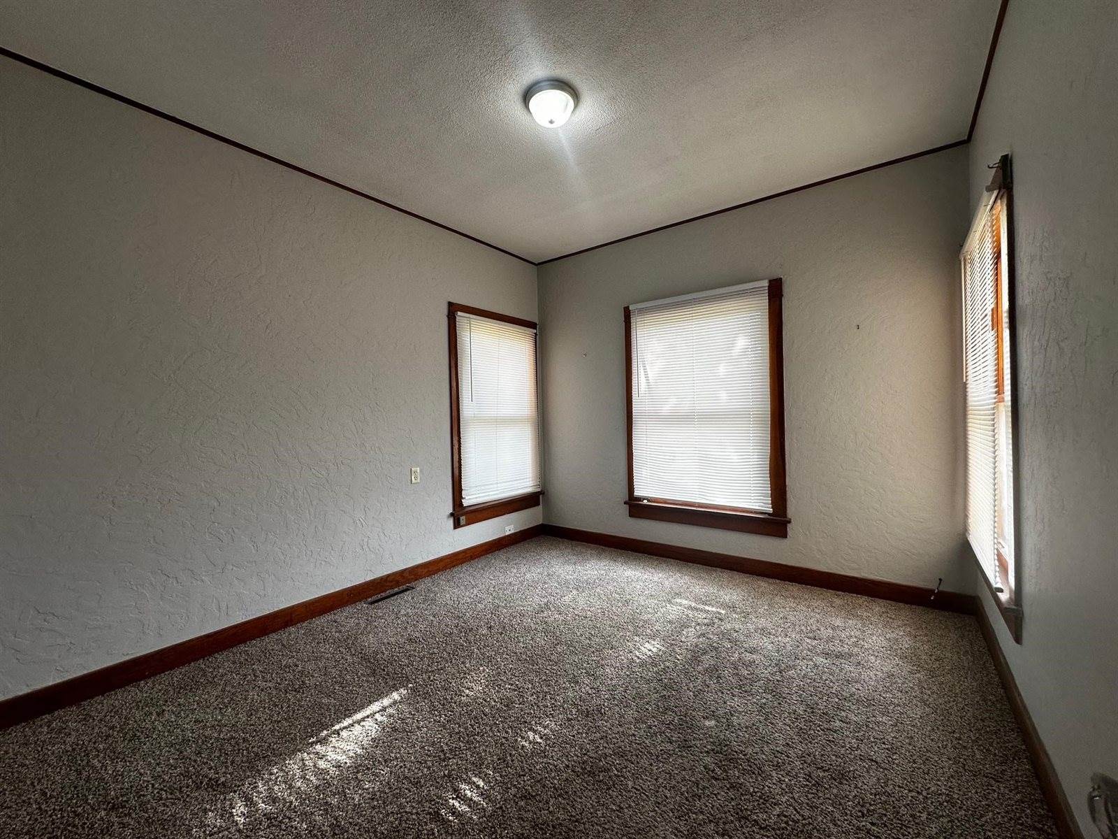 308 East 5th Ave, Arkansas City, KS 67005